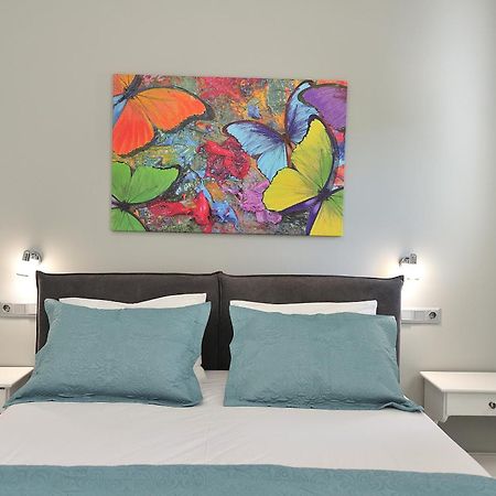 Elizabeth Studios Platanias  Luaran gambar