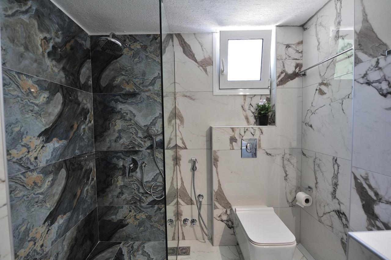 Elizabeth Studios Platanias  Luaran gambar