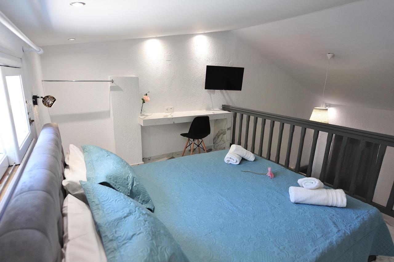 Elizabeth Studios Platanias  Luaran gambar