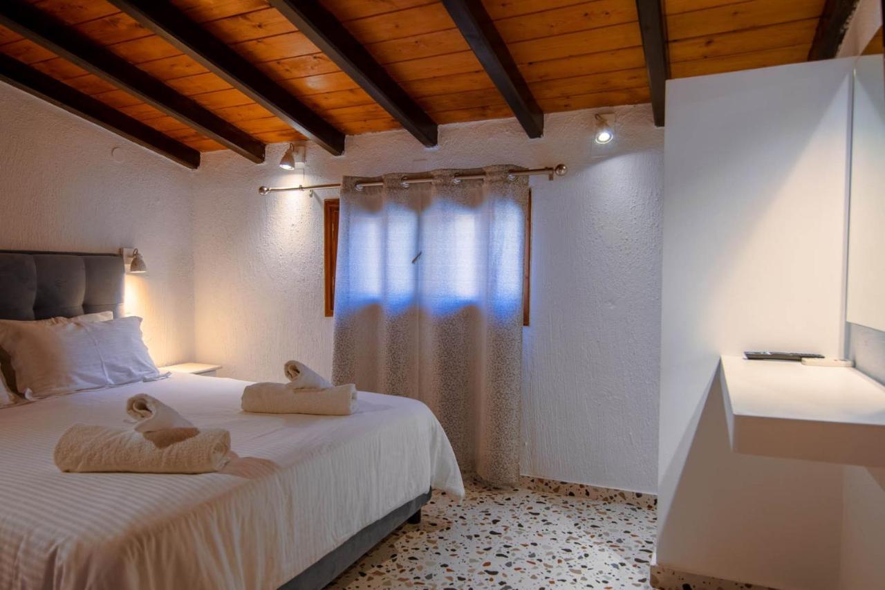 Elizabeth Studios Platanias  Luaran gambar