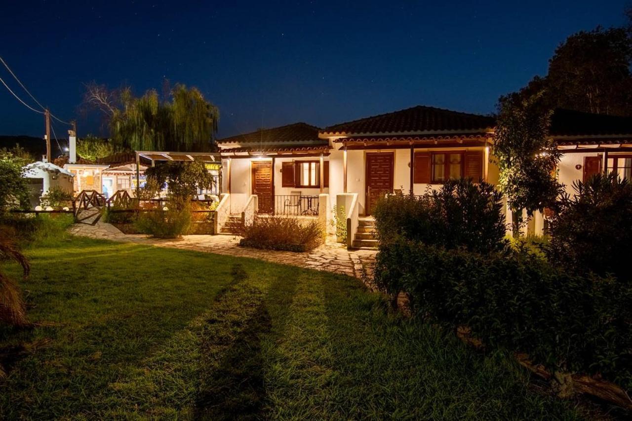 Elizabeth Studios Platanias  Luaran gambar
