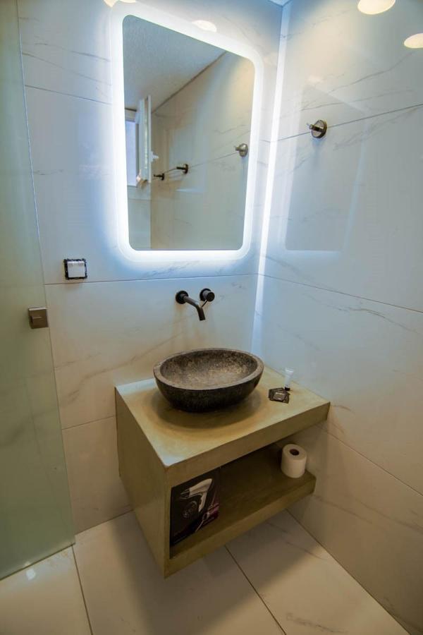 Elizabeth Studios Platanias  Luaran gambar