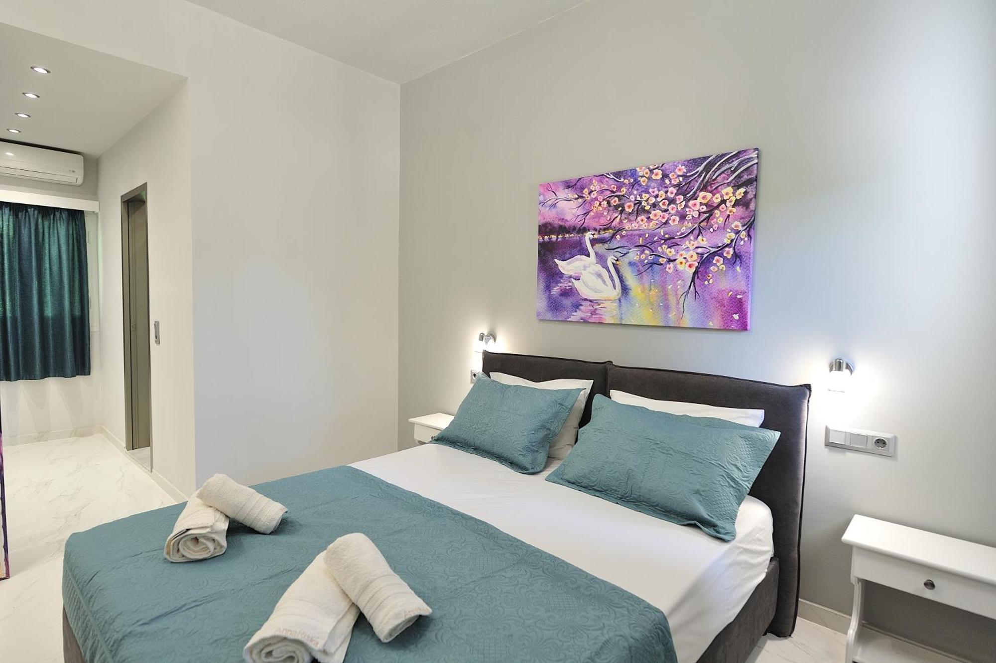 Elizabeth Studios Platanias  Luaran gambar